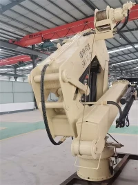 Macara telescopică cu braț articulat